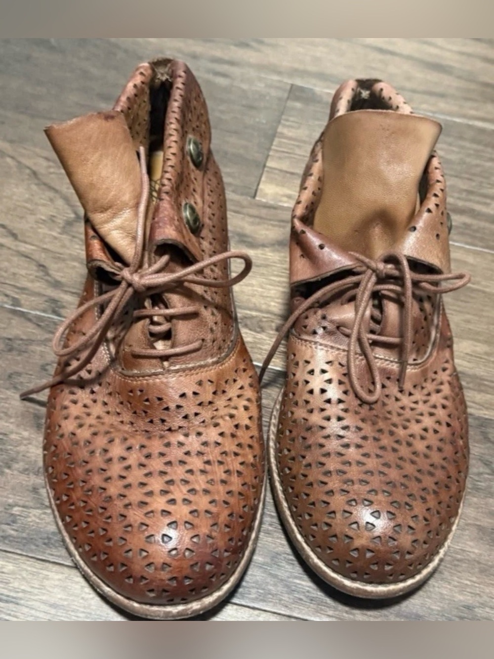 PATRICIA NASH Sabrina Perforated Brown Leather Ankle Boots Size 9 Lace up Boots